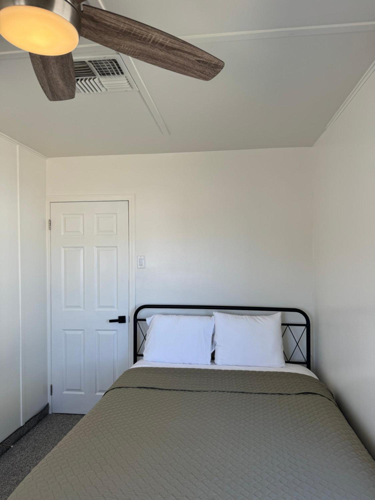 Eastern Sierra Motor Lodge อินดิเพนเดนซ์ ภายนอก รูปภาพ
